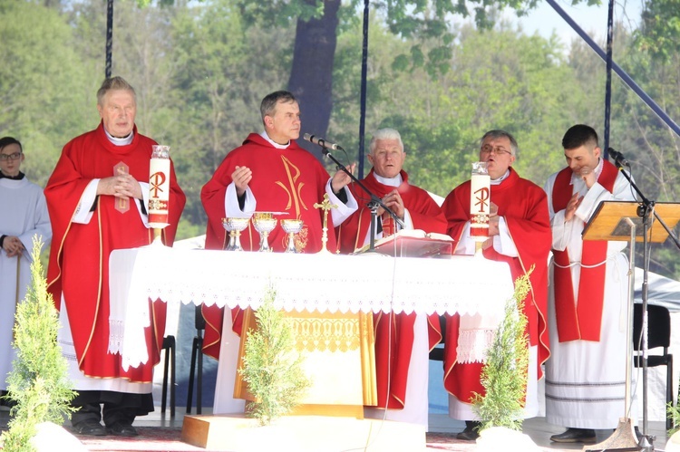 Uroczystości na Górze Śmierci w Pustkowie-Osiedlu