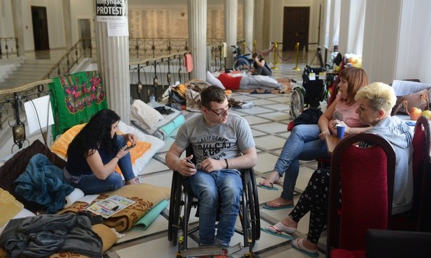 Protest niepełnosprawnych: ciągle brak przełomu