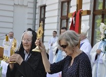 Podobnie jak w latach ubiegłych tak i w tym roku w spotkaniu będą uczestniczyły w swoich relikwiach święte i błogosławione niewiasty.