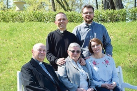 Podczas Eucharystii modlitwą obejmiemy m.in. mamy kapłanów.