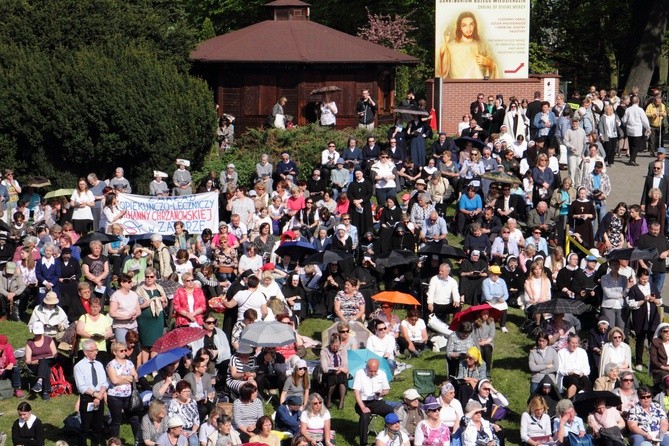 Początek uroczystości beatyfikacji Hanny Chrzanowskiej w Łagiewnikach 