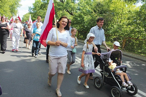 Ulicami naszych miast znów przejdą rodzinne korowody.