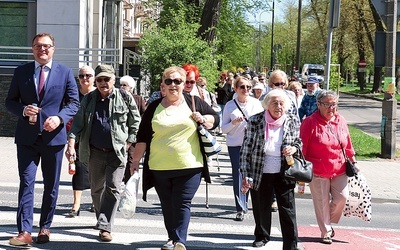 Przechadzka była okazją do rozmowy z prezydentem Witkowskim.