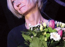 Kinga Kaszewska-Brawer jest aktorką Teatru Lubuskiego w Zielonej Górze.