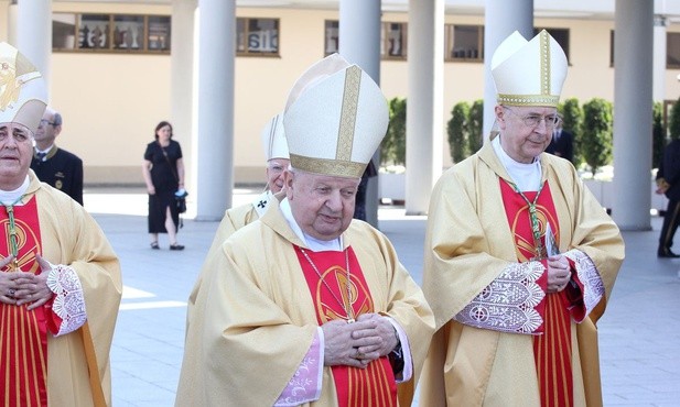Hanna idzie już w korowodzie świętych