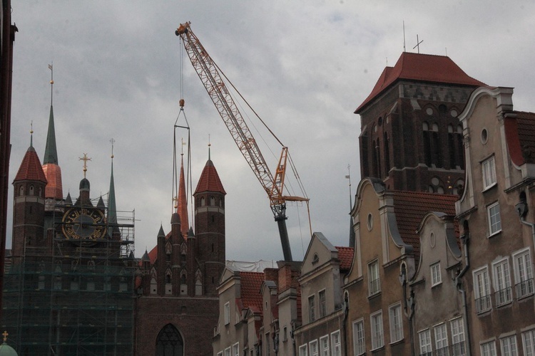 Sygnaturka wróciła na dach bazyliki Mariackiej w Gdańsku