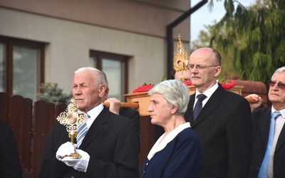 Procesja z relikwiami św. Wojciecha i św. Jana Pawła II.