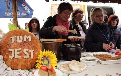 Miejscowe partafianki zadbają, żeby nikt z uczestników nie wyjechał z Tumu głodny