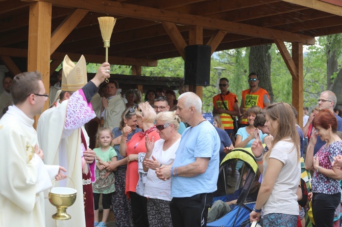 Msza św. na rozpoczęcie 6. pielgrzymki z Hałcnowa do Łagiewnik