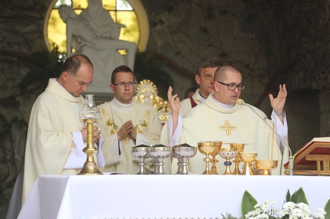 Msza św. na rozpoczęcie 6. pielgrzymki z Hałcnowa do Łagiewnik