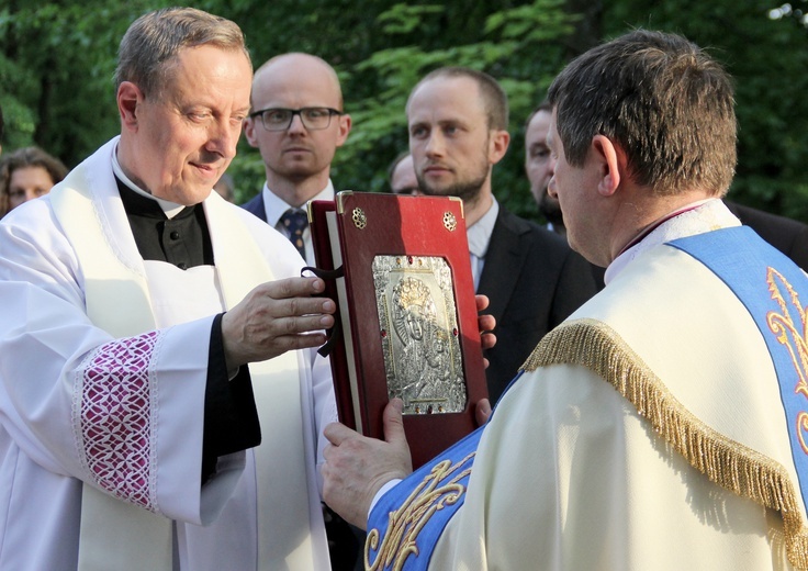 Peregrynacja i koronacja w Marysinie Wawerskim