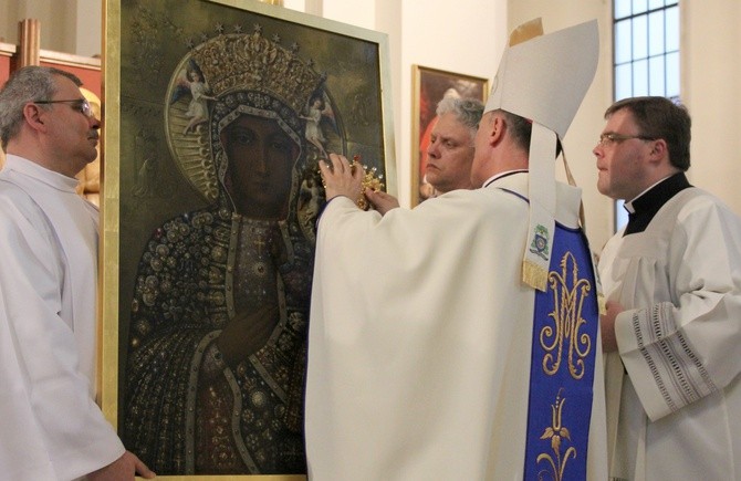 Peregrynacja i koronacja w Marysinie Wawerskim