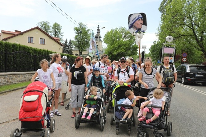 6. pielgrzymka do Bożego Miłosierdzia wyruszyła z Hałcnowa