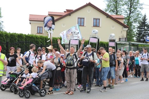 6. pielgrzymka do Bożego Miłosierdzia wyruszyła z Hałcnowa