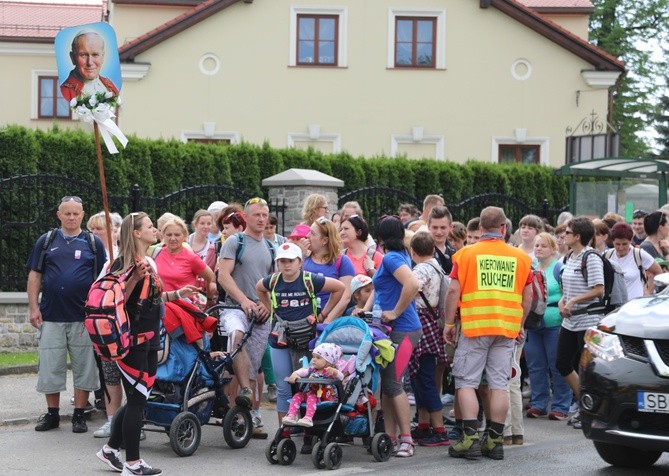 6. pielgrzymka do Bożego Miłosierdzia wyruszyła z Hałcnowa