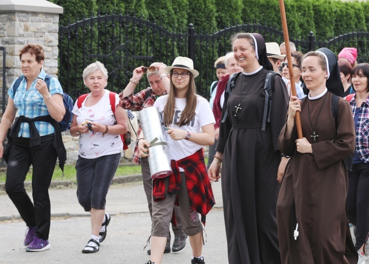 6. pielgrzymka do Bożego Miłosierdzia wyruszyła z Hałcnowa