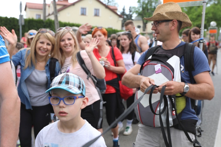 6. pielgrzymka do Bożego Miłosierdzia wyruszyła z Hałcnowa