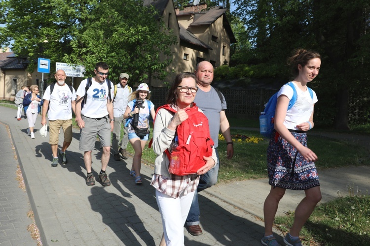 Pielgrzymi z Cieszyna w drodze do Łagiewnik - 2018