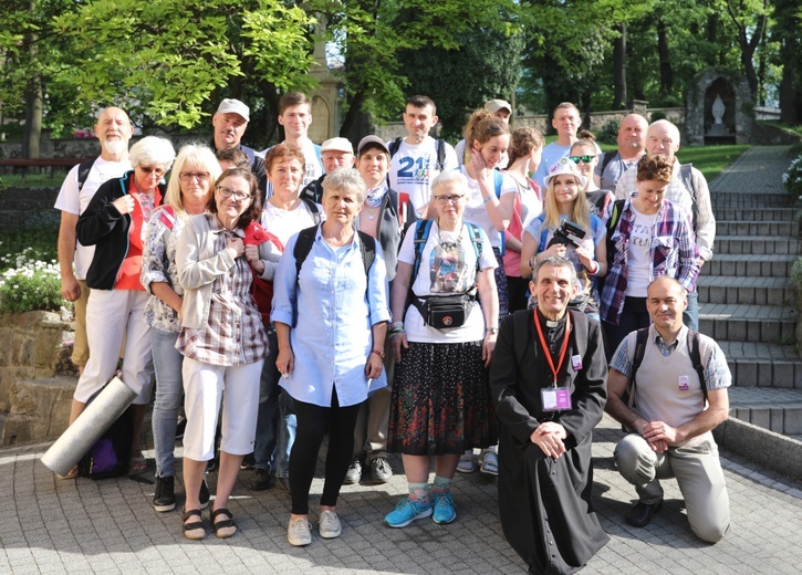 Pielgrzymi z Cieszyna w drodze do Łagiewnik - 2018