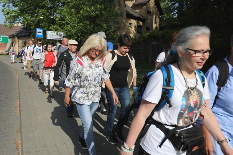 Pielgrzymi z Cieszyna w drodze do Łagiewnik - 2018