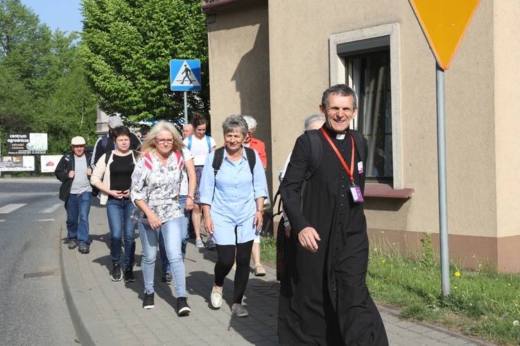 Pielgrzymi z Cieszyna w drodze do Łagiewnik - 2018