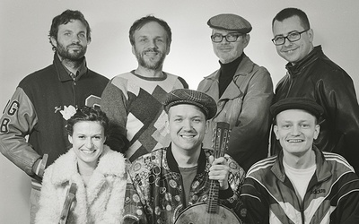 Warszawskie Combo Taneczne w składzie  (od lewej): Wojtek Traczyk, Tomasz Duda, Lesław Matecki, Sebastian Jastrzębski, Anna Bojara, Jan Młynarski,  Piotr Zabrodzki.