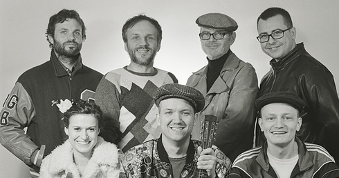 Warszawskie Combo Taneczne w składzie  (od lewej): Wojtek Traczyk, Tomasz Duda, Lesław Matecki, Sebastian Jastrzębski, Anna Bojara, Jan Młynarski,  Piotr Zabrodzki.