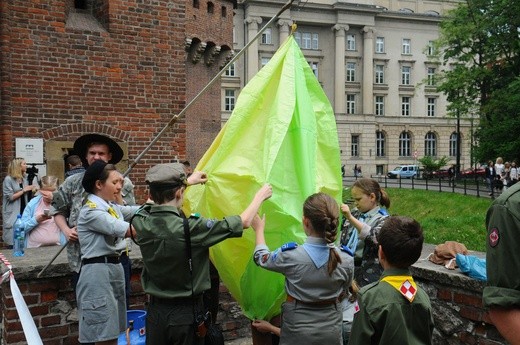 Bicie rekordu długości flagi narodowej Kraków 2018 - cz. 1