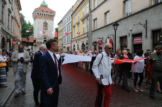 Bicie rekordu długości flagi narodowej Kraków 2018 - cz. 1