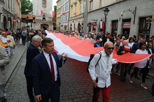 Bicie rekordu długości flagi narodowej Kraków 2018 - cz. 1