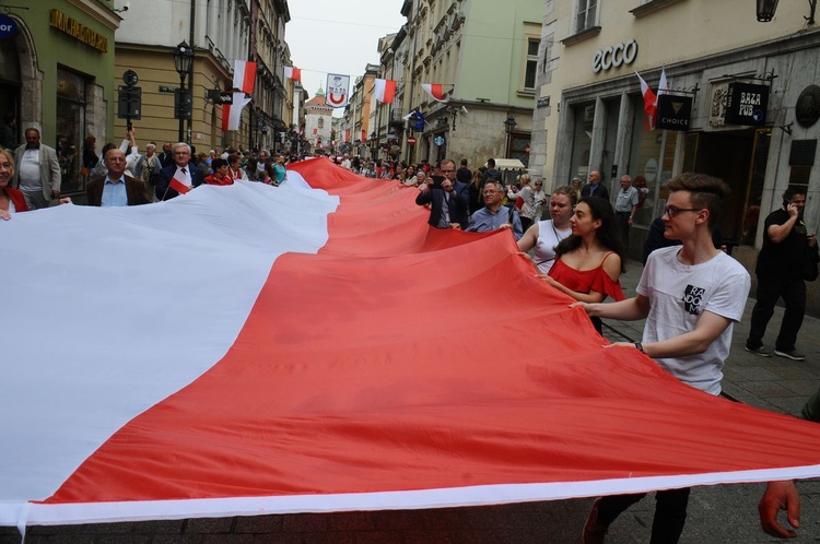 Bicie rekordu długości flagi narodowej Kraków 2018 - cz. 1