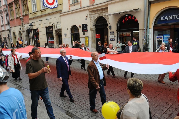 Bicie rekordu długości flagi narodowej Kraków 2018 - cz. 1