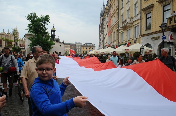 Bicie rekordu długości flagi narodowej Kraków 2018 - cz. 1