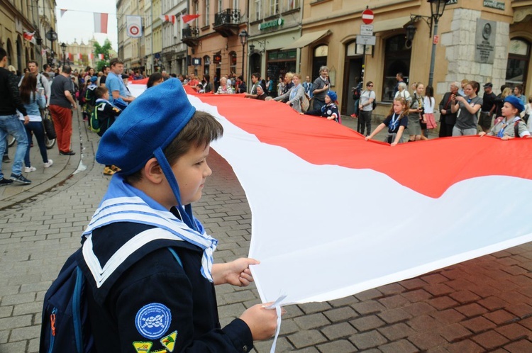 Bicie rekordu długości flagi narodowej Kraków 2018 - cz. 1