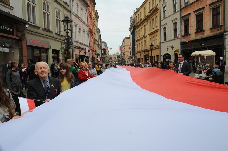 Bicie rekordu długości flagi narodowej Kraków 2018 - cz. 1