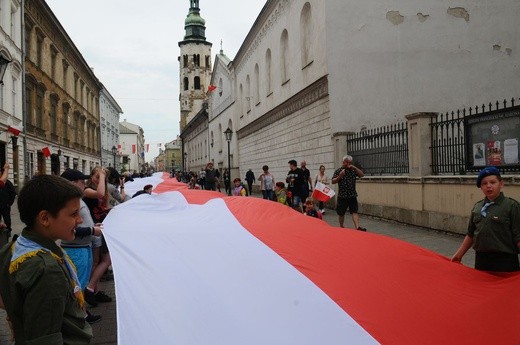 Bicie rekordu długości flagi narodowej Kraków 2018 - cz. 1