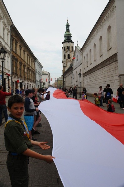 Bicie rekordu długości flagi narodowej Kraków 2018 - cz. 1