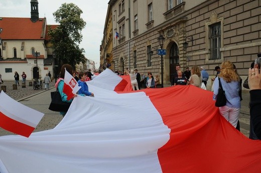 Bicie rekordu długości flagi narodowej Kraków 2018 - cz. 1