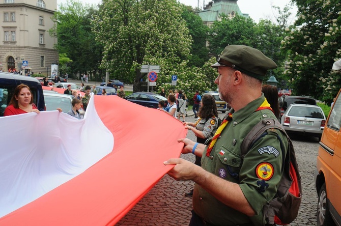 Bicie rekordu długości flagi narodowej Kraków 2018 - cz. 1