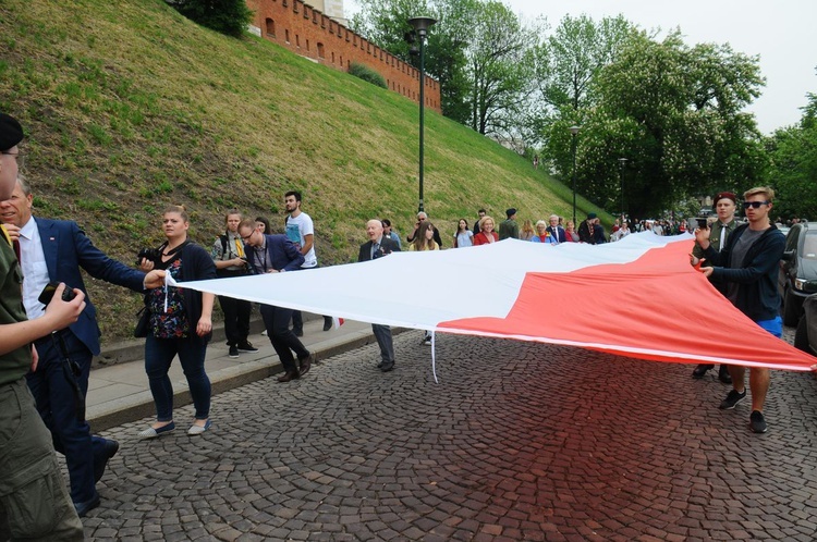 Bicie rekordu długości flagi narodowej Kraków 2018 - cz. 1