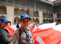 Bicie rekordu długości flagi narodowej Kraków 2018 - cz. 1