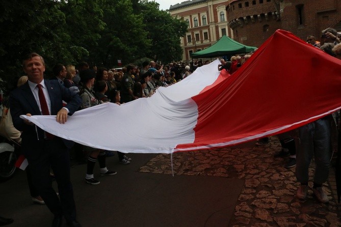 Bicie rekordu długości flagi narodowej Kraków 2018 - cz. 2