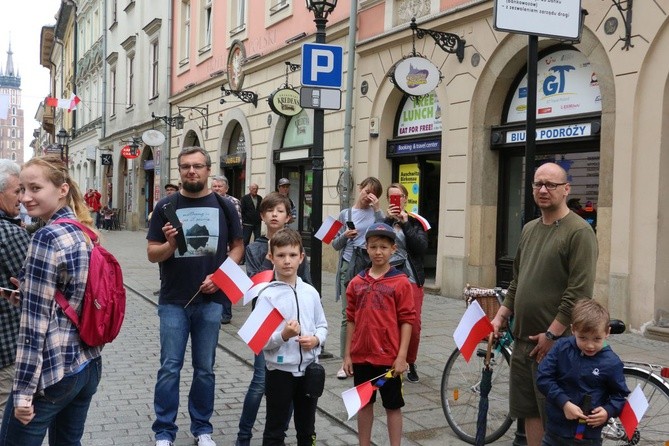 Bicie rekordu długości flagi narodowej Kraków 2018 - cz. 2