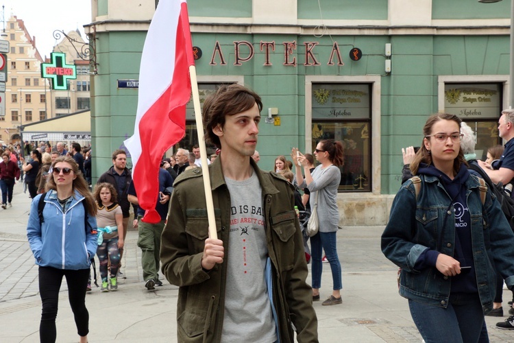 "Biało-czerwona Niepodległa", czyli Dzień Flagi we Wrocławiu