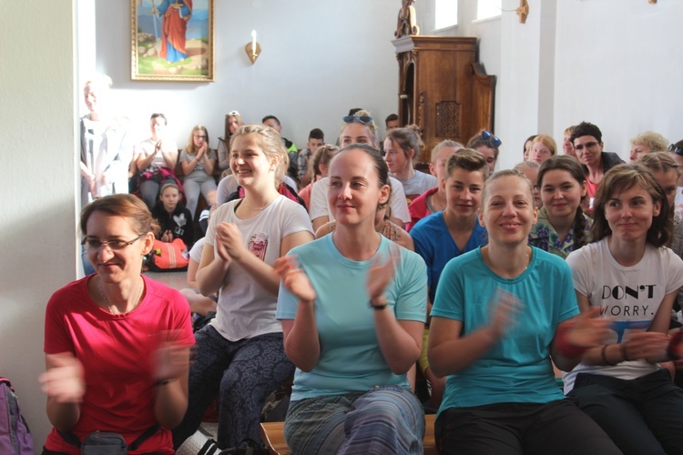 Poświęcenie witraża św. Faustyny w kościele w Nidku