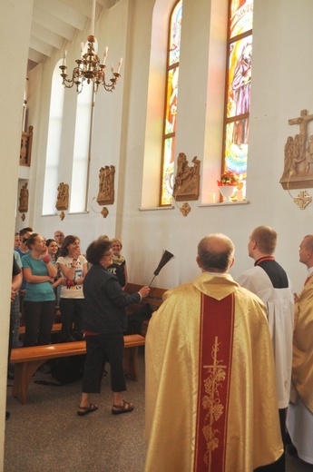 Poświęcenie witraża św. Faustyny w kościele w Nidku