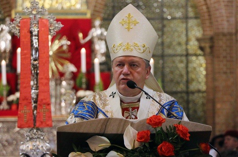 Na czym polega władza i królowanie Maryi?