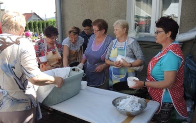 Tomickie gopspodynie od rana uwijały się przy 400 litrach żurku