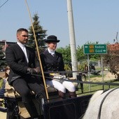 Młodzi bryczką objechali miasto