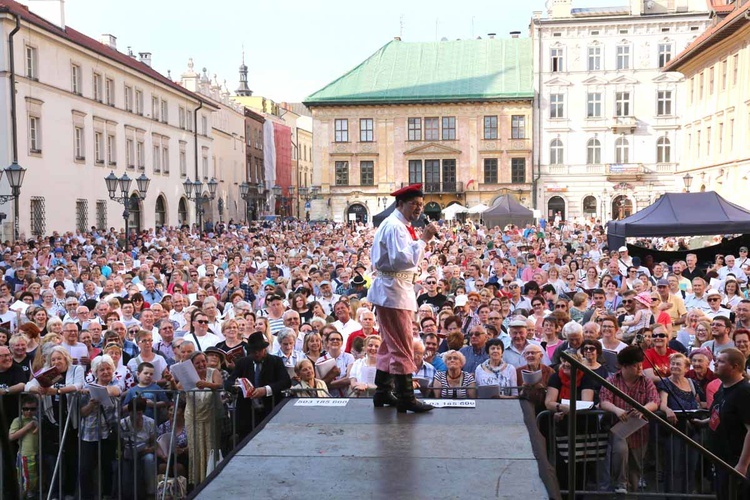 Rozdawali czapki krakowskie